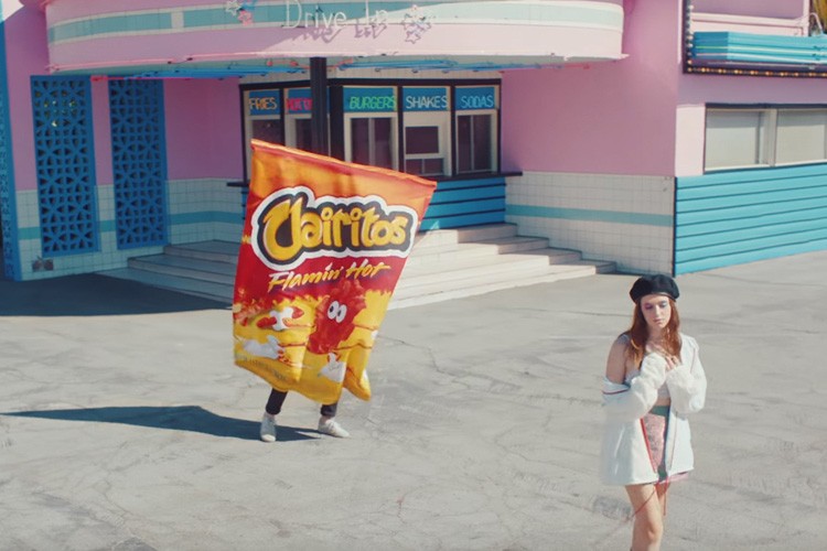 Videoclipe de Flaming Hot Cheetos