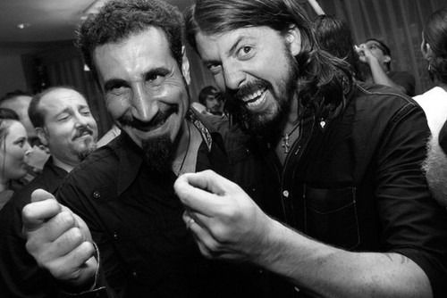 System Of A Down Foo Fighters e varios funkeiros. e serio Audiograma