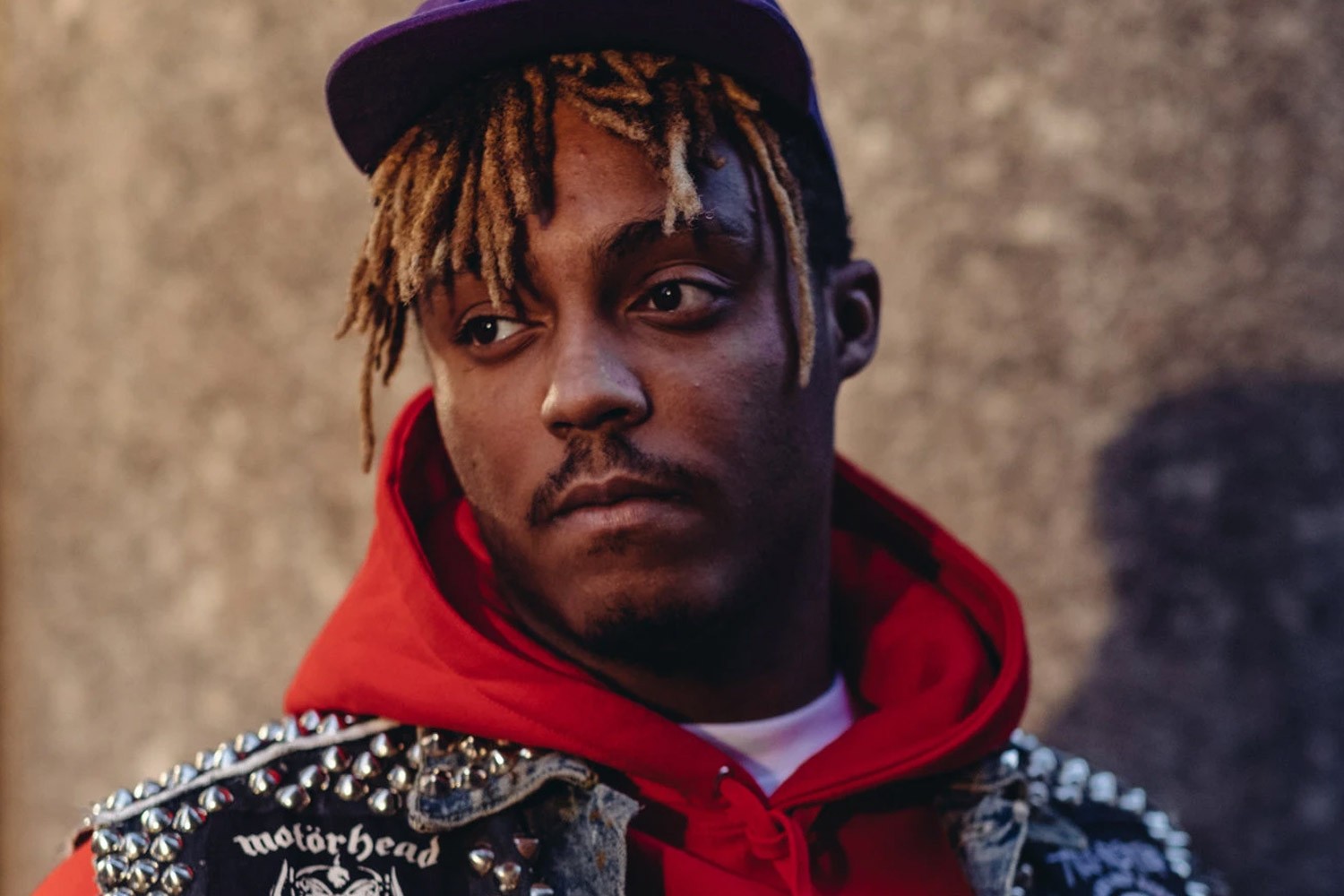 Rapper de 21 anos morre após sofrer convulsão em aeroporto