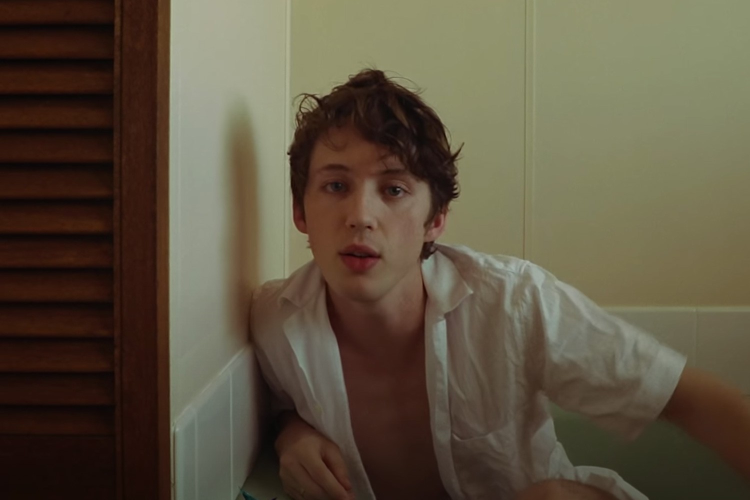 Troye Sivan apresenta mais um single do EP In A Dream, que sai neste