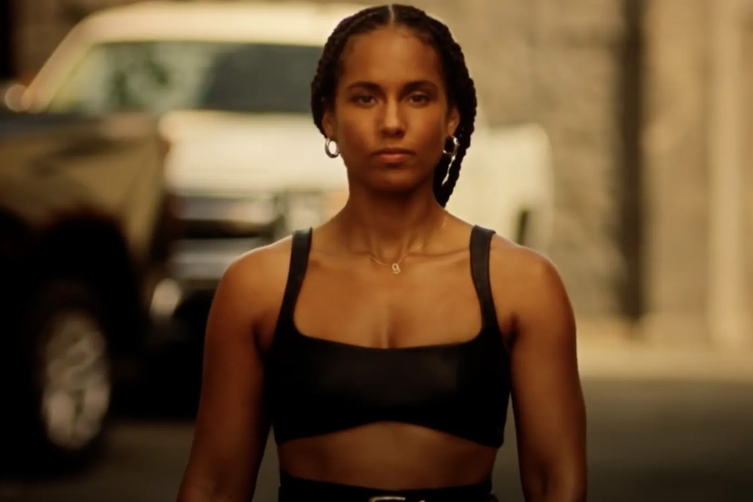 Alicia Keys em "Love Looks Better"