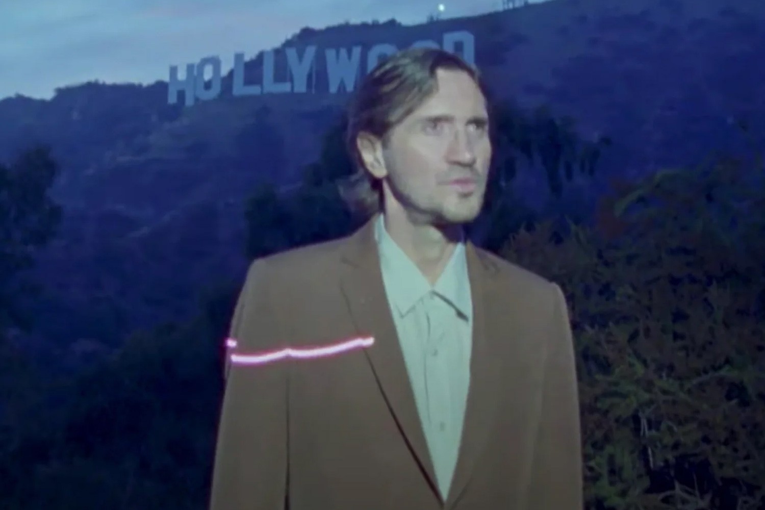 John Frusciante em clipe de "Brand E"