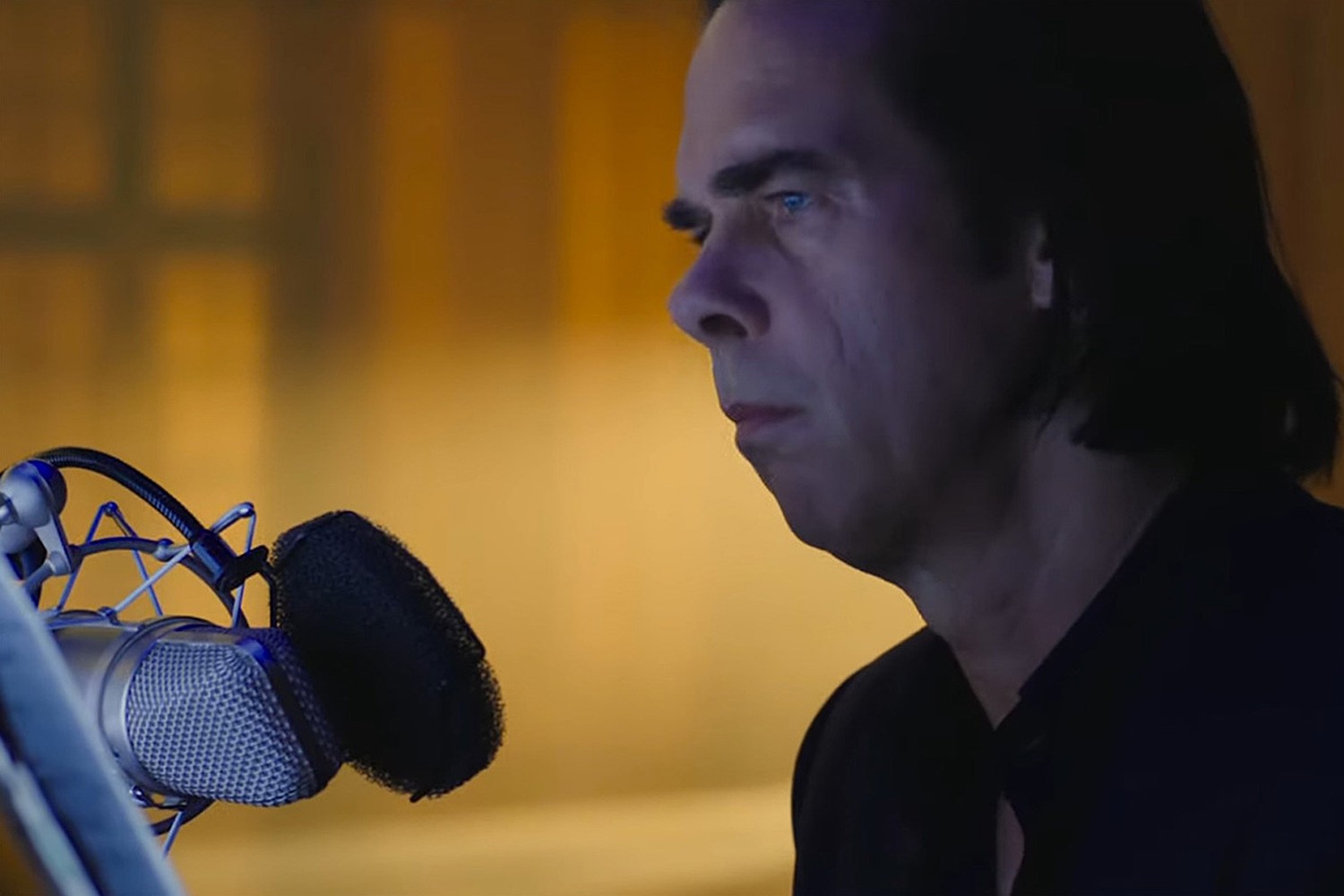 Nick Cave em vídeo de "Euthanasia"
