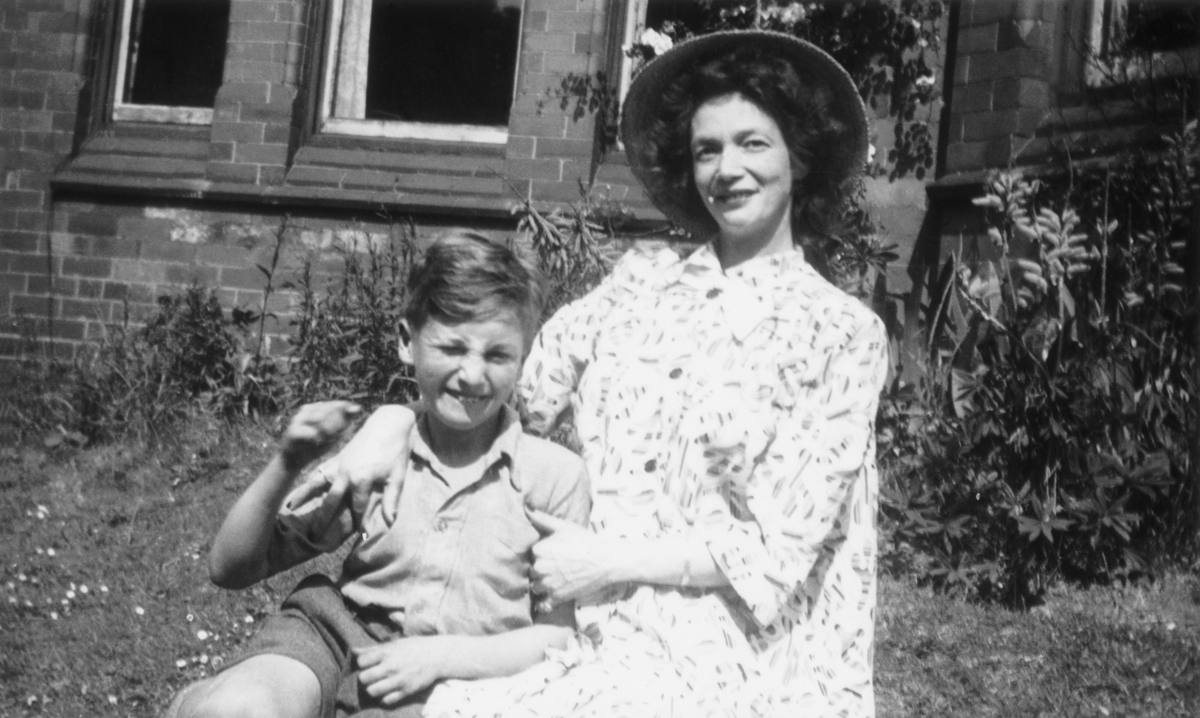 John e sua mãe, Julia Lennon
