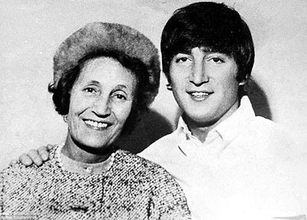 John Lennon e sua tia Mimi