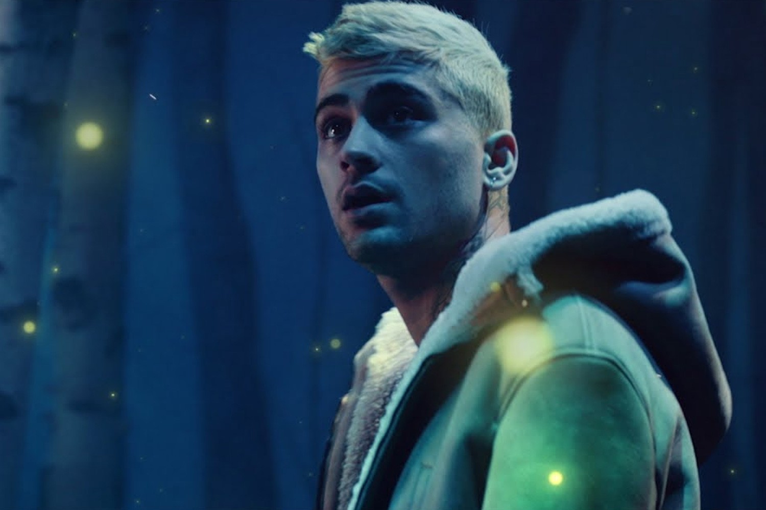 ZAYN no clipe de "Vibez"