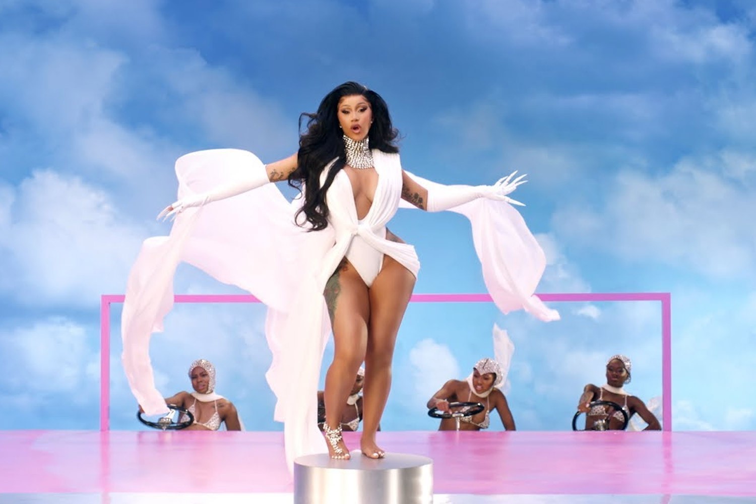 Cardi B no clipe de "Up"