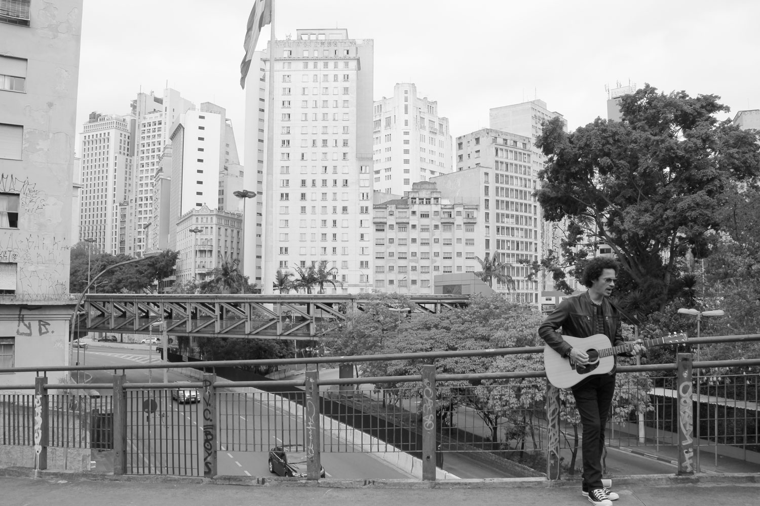 Eagle-Eye Cherry lança clip de "Down and Out" gravado em São Paulo