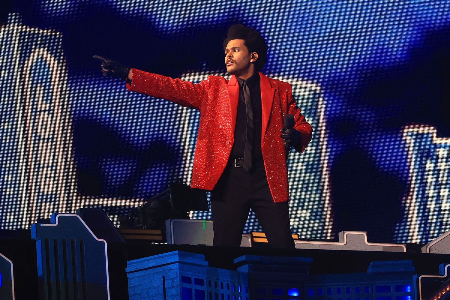 The Weeknd durante apresentação no Super Bowl