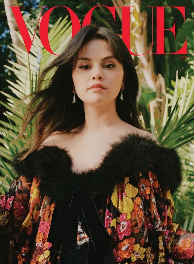 Capa da Vogue de abril de 2021 com Selena Gomez