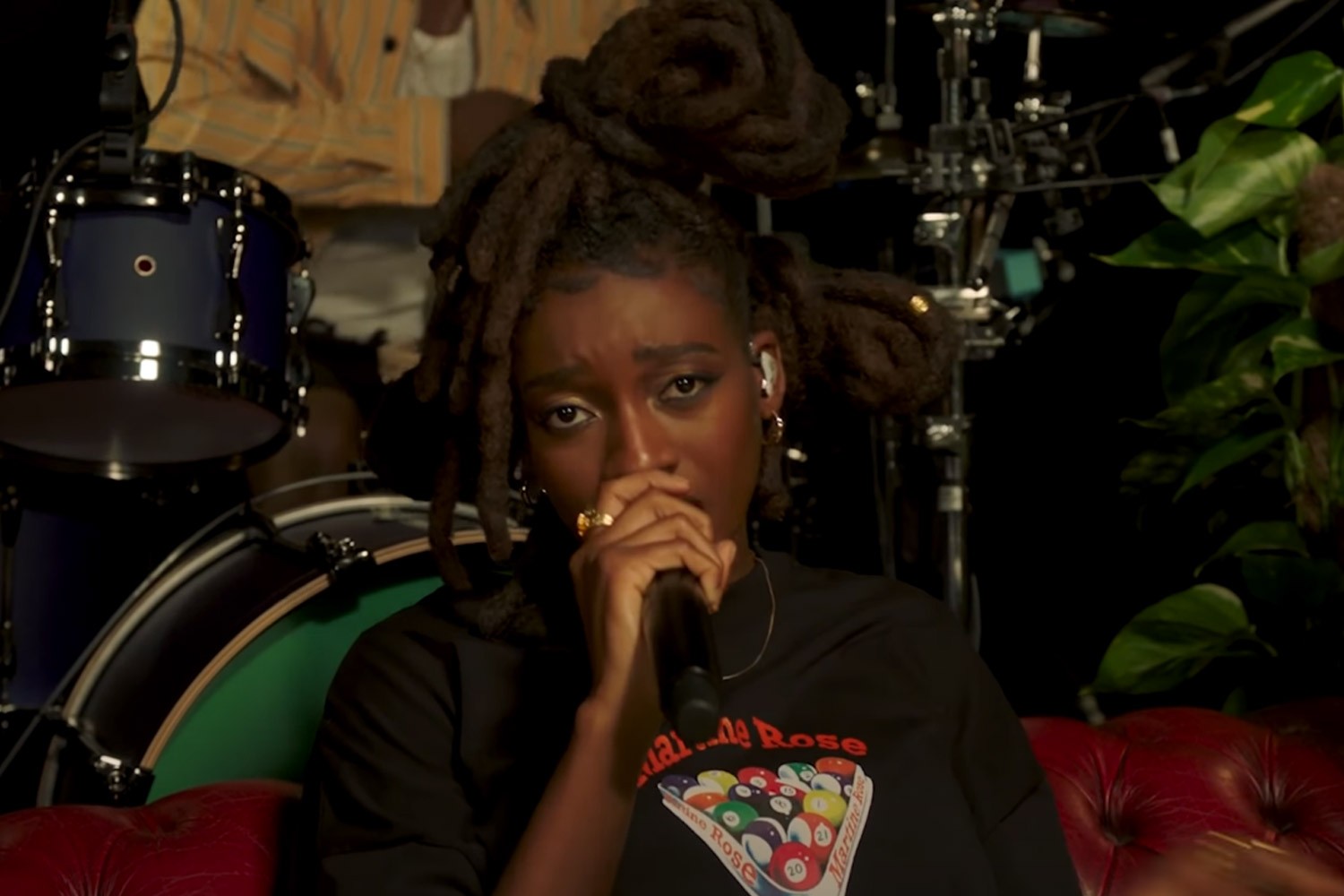 Little Simz em apresentação no Tiny Desk (Home) Concert.