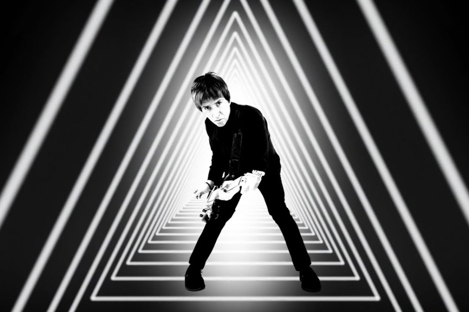 Johnny Marr no clipe de "Spirit Power and Soul"