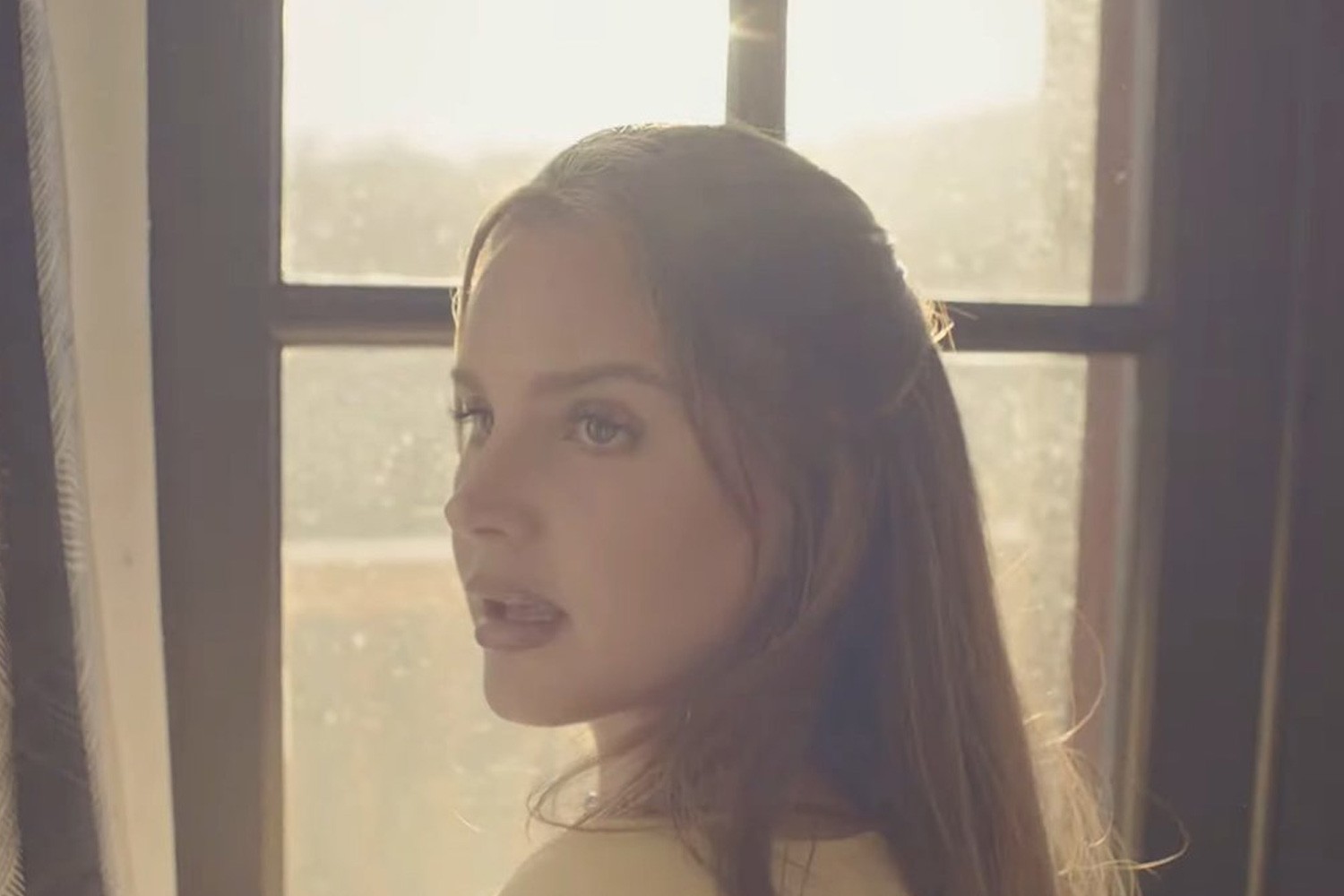Lana Del Rey no clipe de "Arcadia"