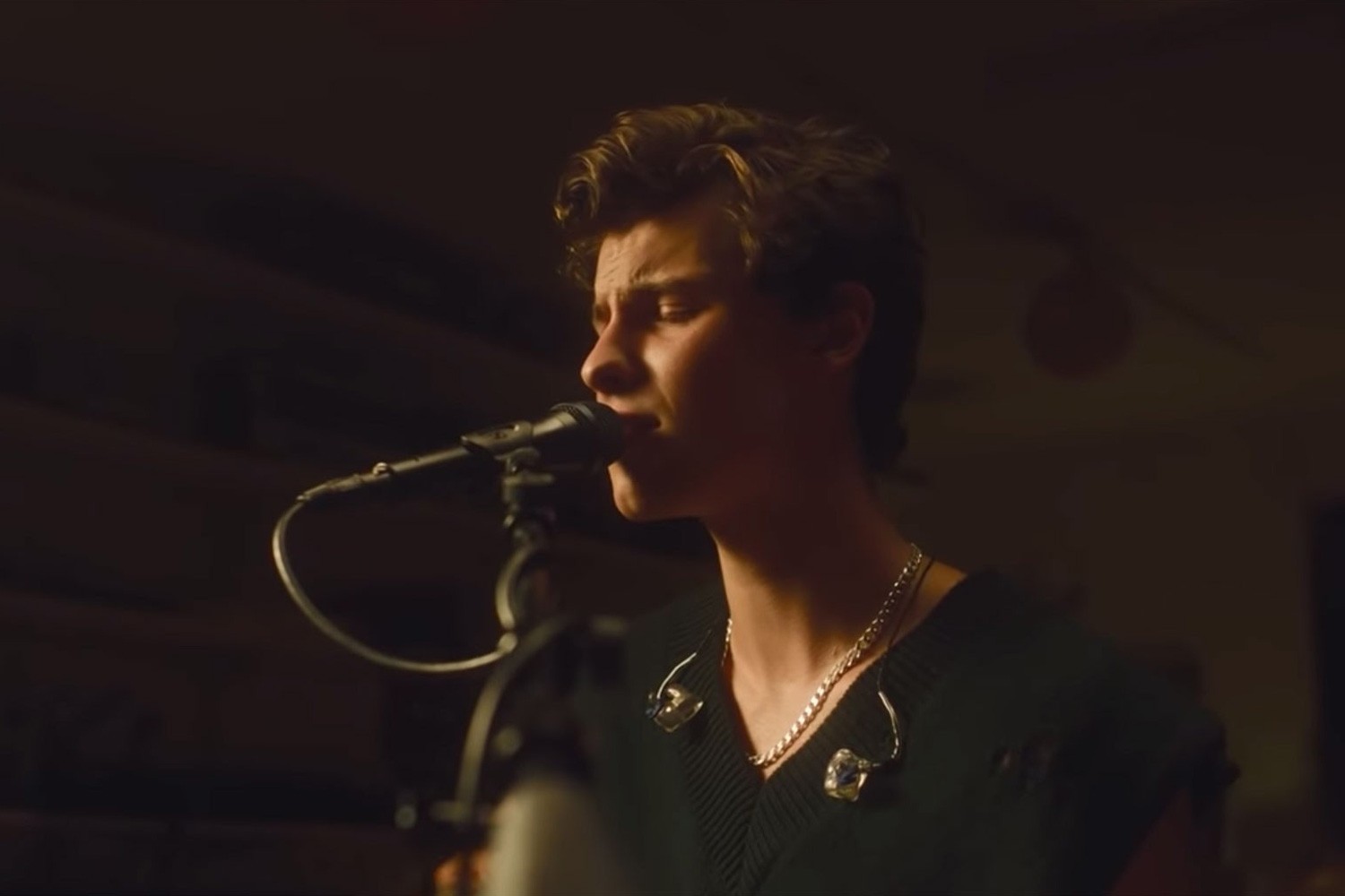 Shawn Mendes no Live Lounge, da BBC Radio 1