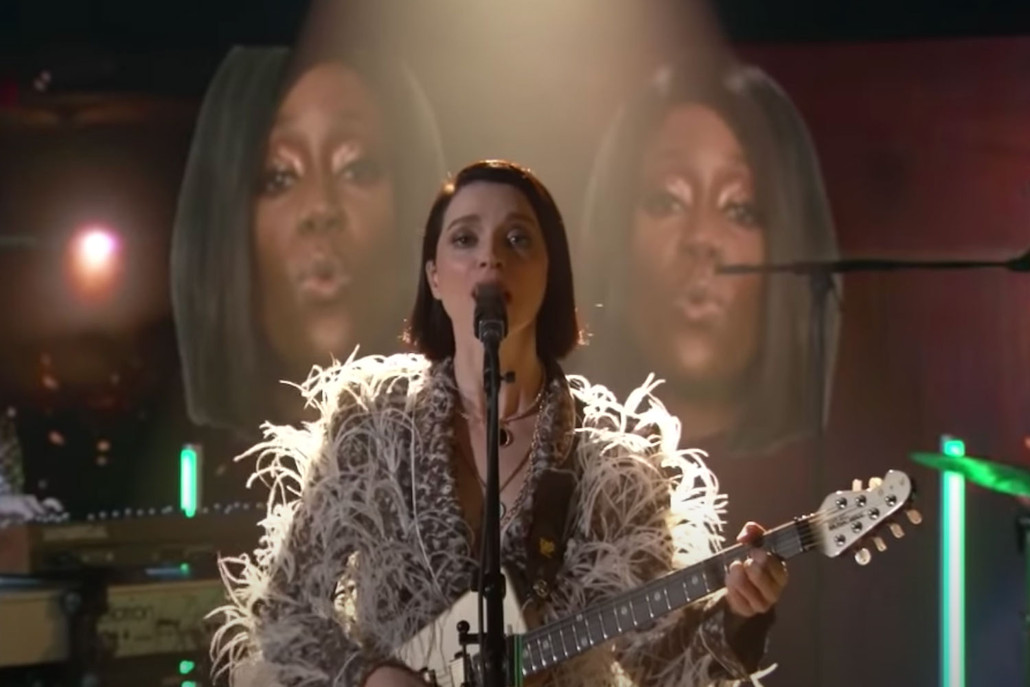 St. Vincent toca "The Nowhere Inn" no Jimmy Kimmel