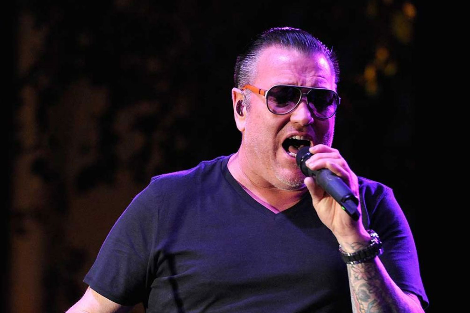 Steve Harwell em ação com o Smash Mouth