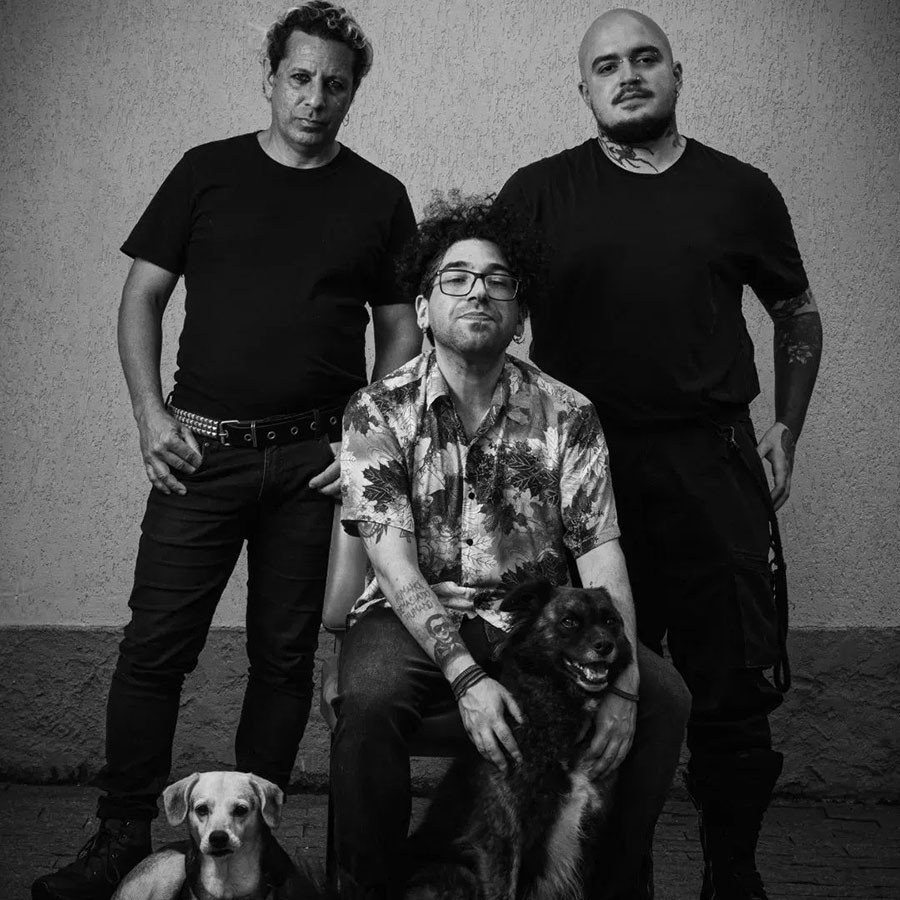 Atual formação da banda conta com Alexandre, Dennis e Bruno Furino. Foto: Paulo Matos.