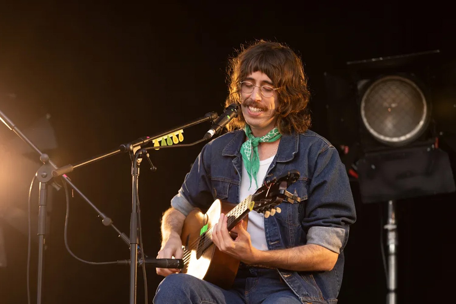 Tim Bernardes no C6 Fest, na cidade de São Paulo.