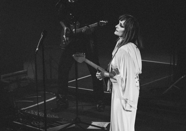 Siouxsie Sioux durante seu primeiro show em uma década.