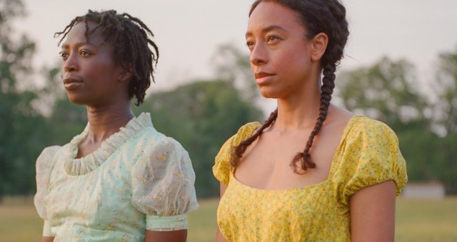 Corinne Bailet Rae no clipe de "Peach Velvet Sky".