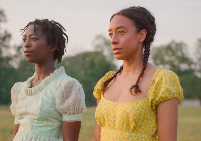 Corinne Bailet Rae no clipe de "Peach Velvet Sky".