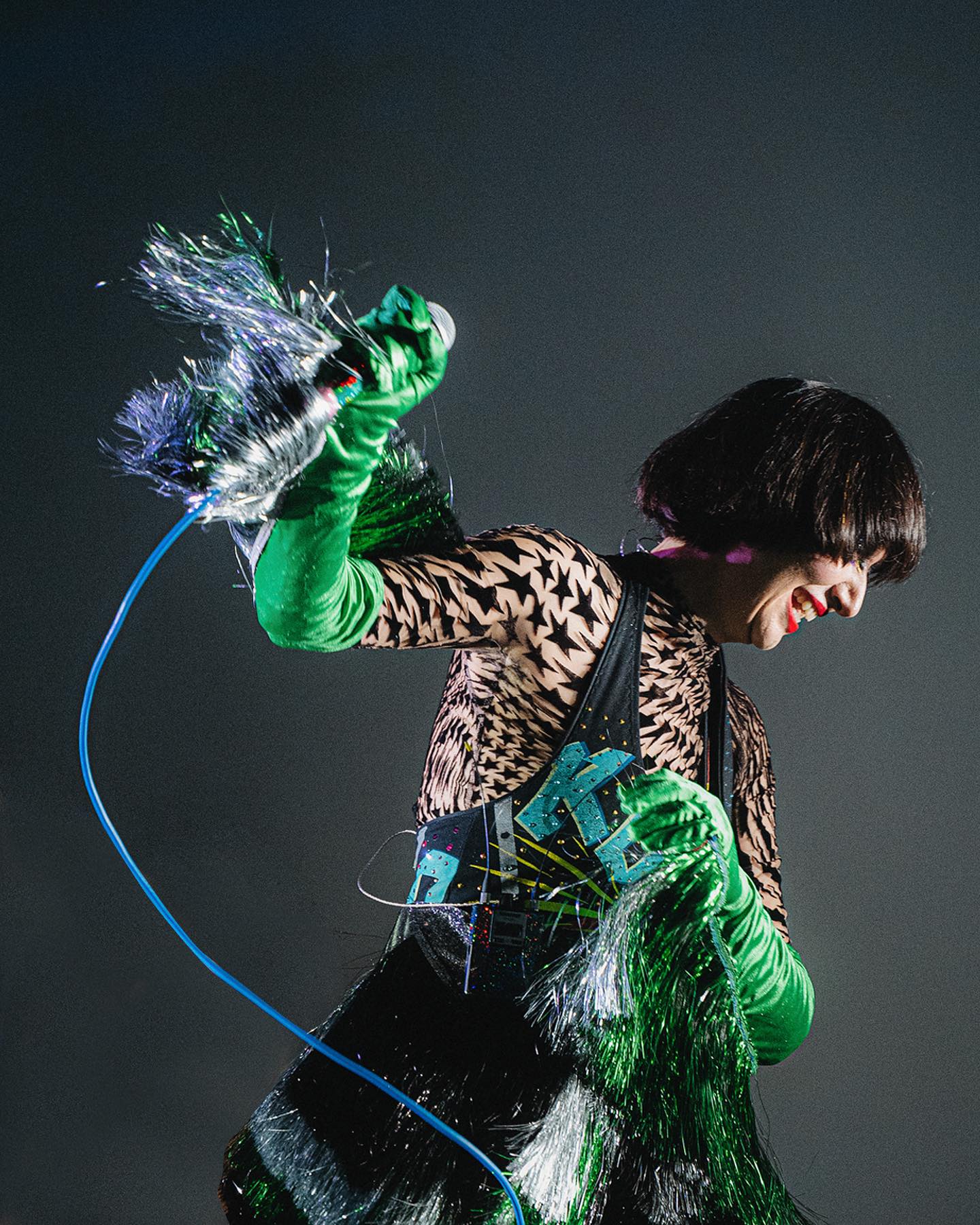 Karen O durante show do Yeah Yeah Yeahs no The Town 2023.