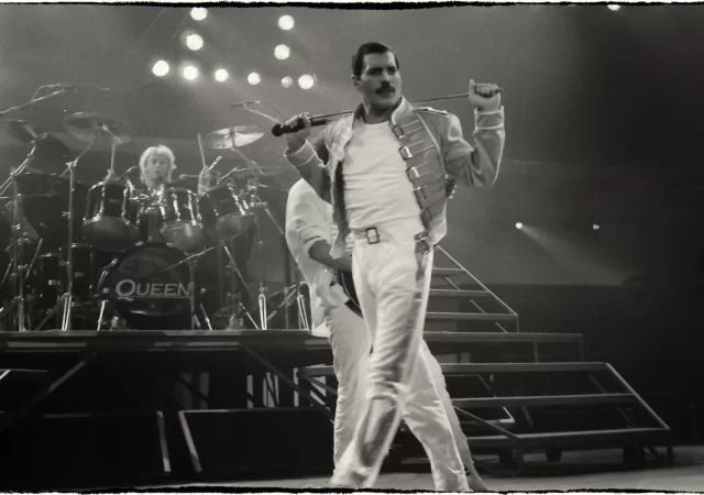 Freddie Mercury durante show do Queen.