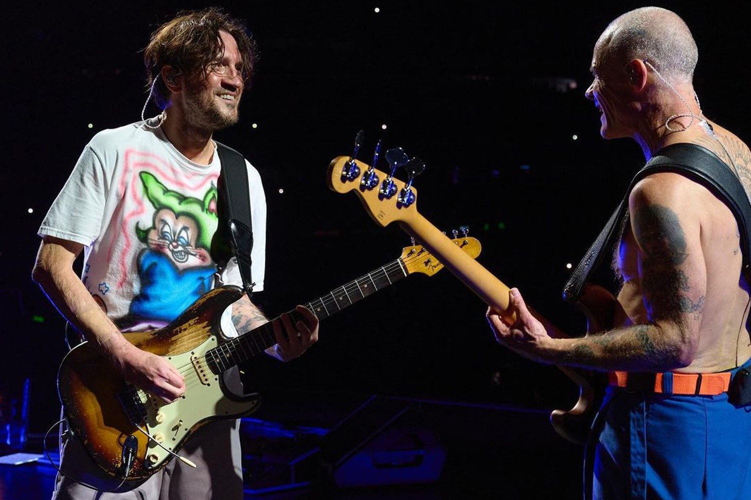 John Frusciante e Flea durante show do Red Hot Chili Peppers em São Paulo.