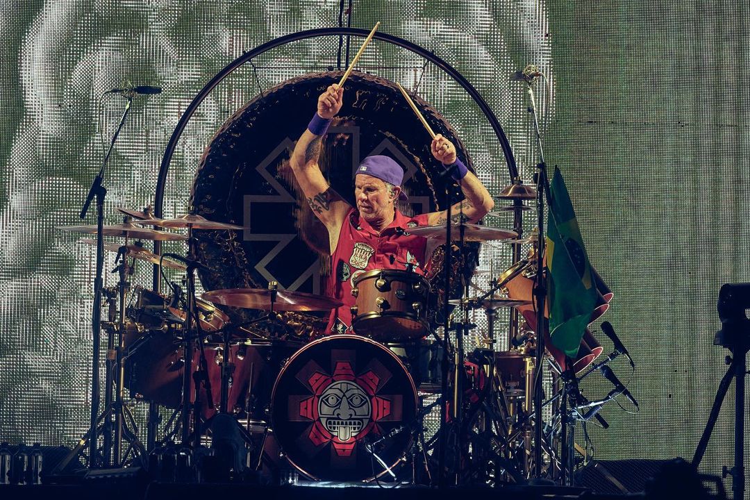 Chad Smith durante show do Red Hot Chili Peppers em São Paulo.